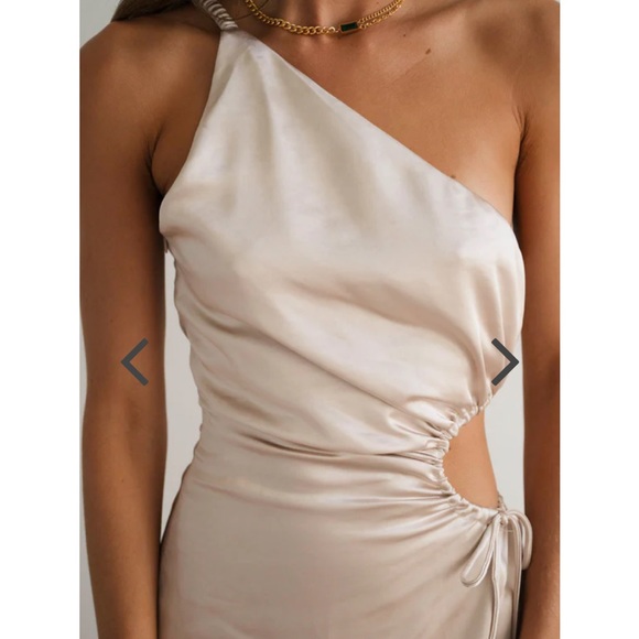 Mura boutique dress - Picture 2 of 6